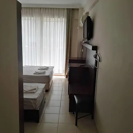 Hotel La Perla Beach 3*