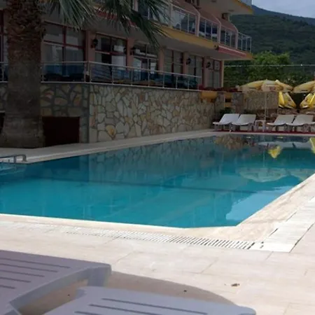 Hotel La Perla Beach 3*